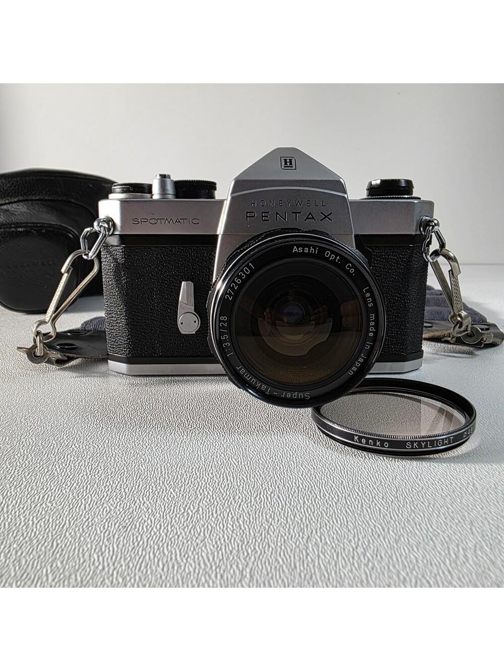 Pentax Spotmatic 35mm SLR with Super Takumar 28mm f/3.5 Lens Clean Works